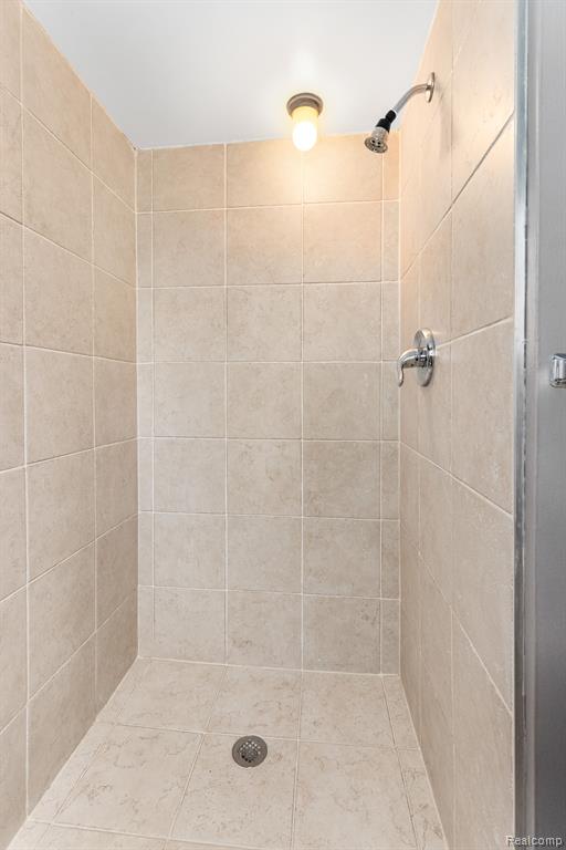 18230 RAINBOW Drive, Lathrup Village, MI 48076 — Photo 24