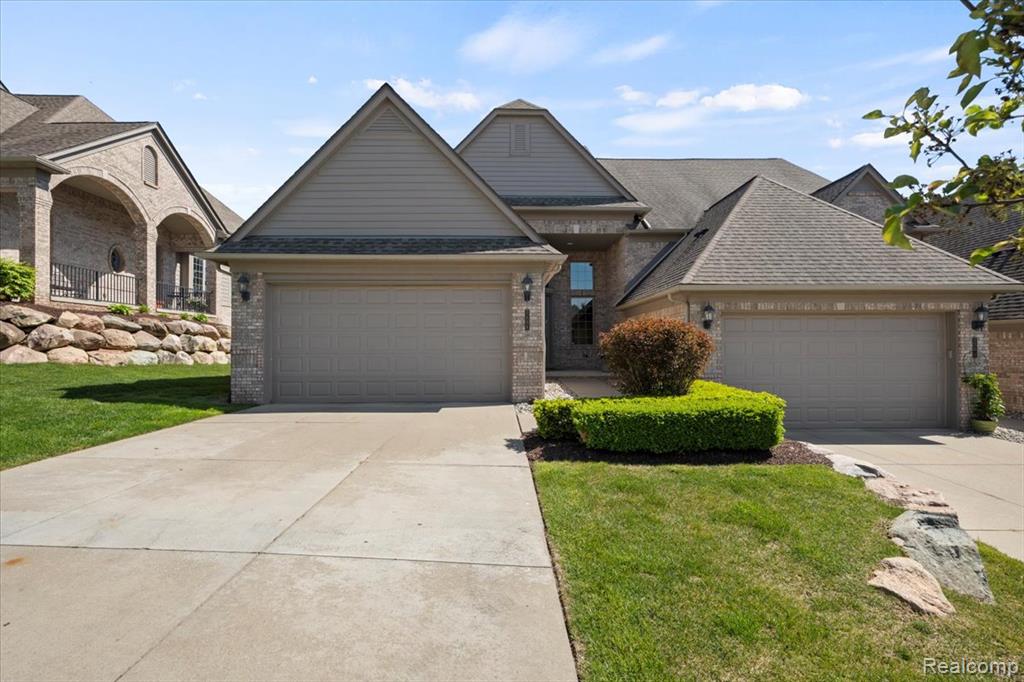 5696 Knob Hill Circle, 24, Clarkston, MI 48348 — Photo 2