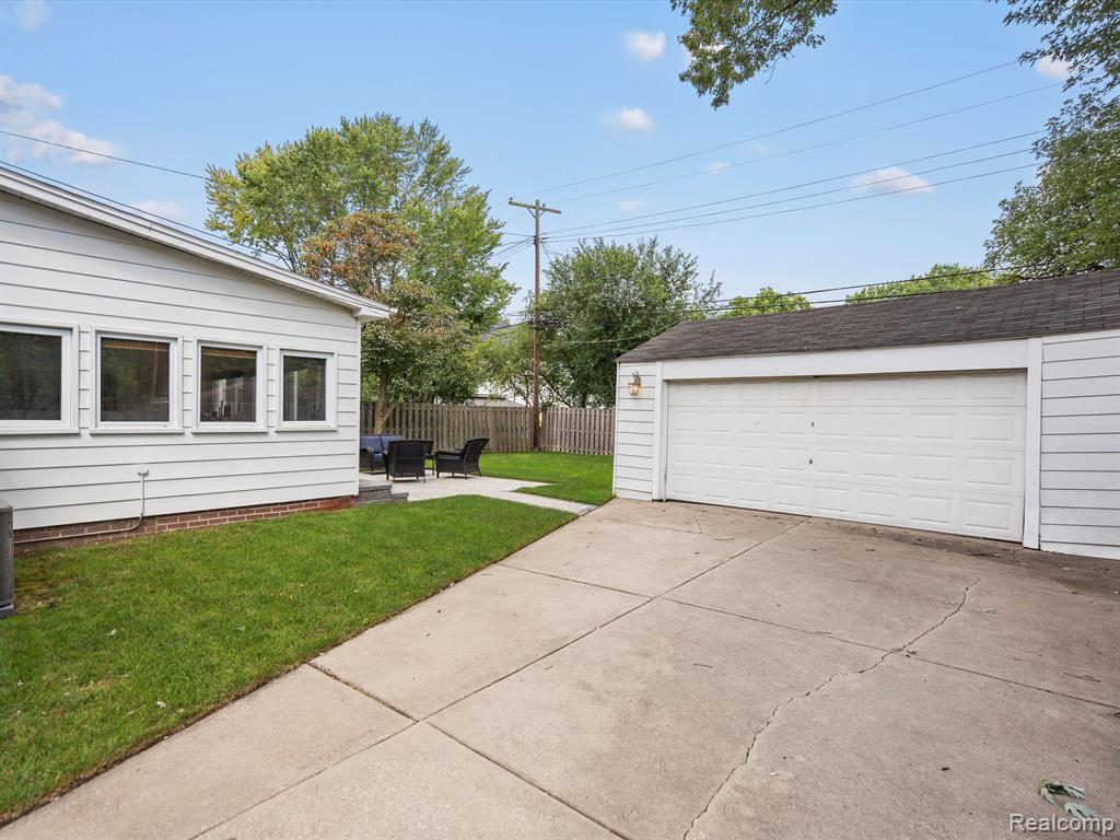 4420 SAMOSET Road, Royal Oak, MI 48073 — Photo 39