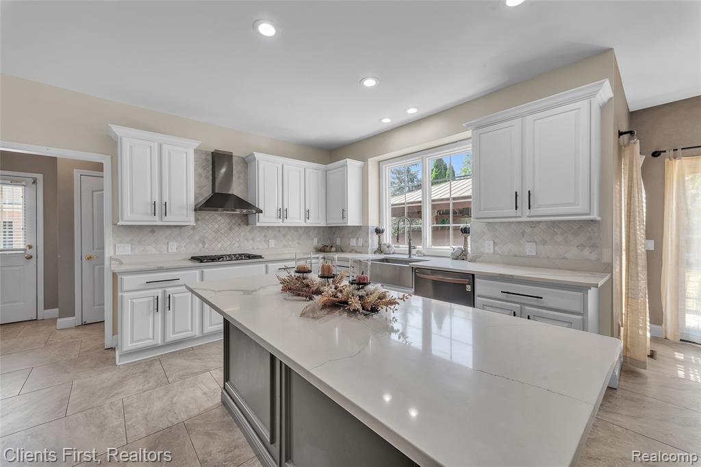44497 White Pine Circle W, Northville, MI 48168 — Photo 18