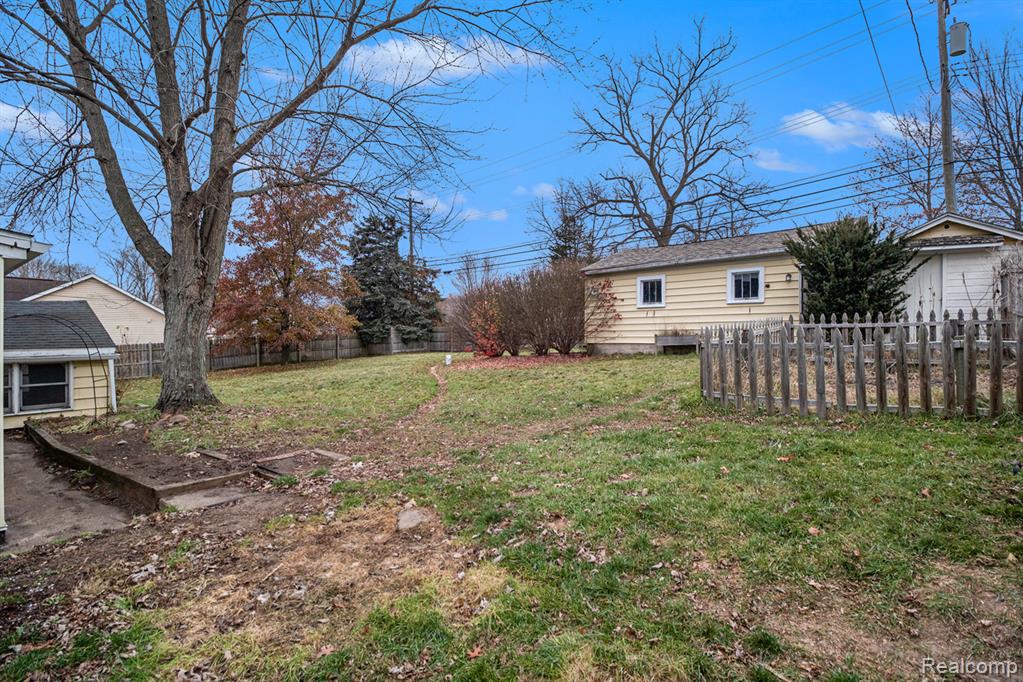 242 BROADWAY, Davisburg, MI 48350 — Photo 26