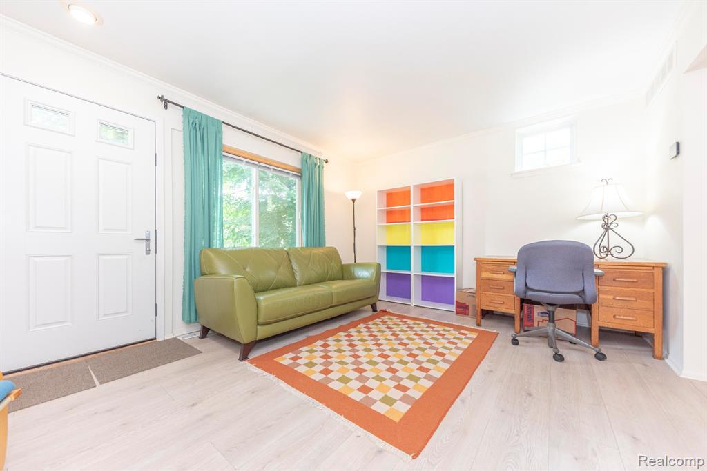 517 Longshore Dr, Ann Arbor, MI 48105 — Photo 5