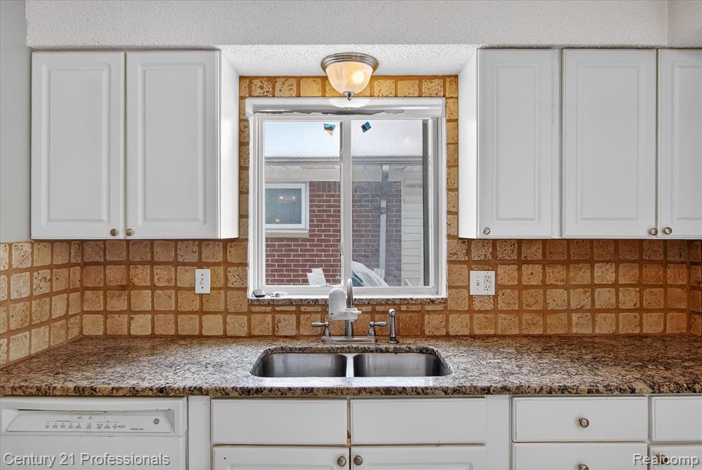 16786 Sprenger Avenue, Eastpointe, MI, 48021