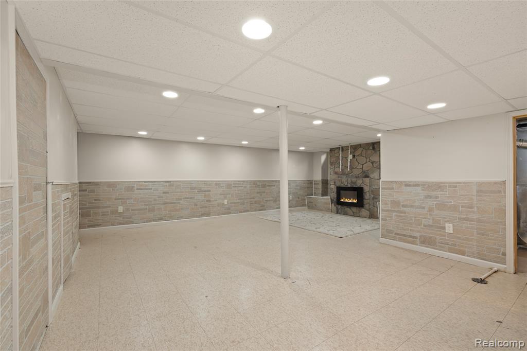 6695 Chirrewa Street, Westland, MI — Photo 23