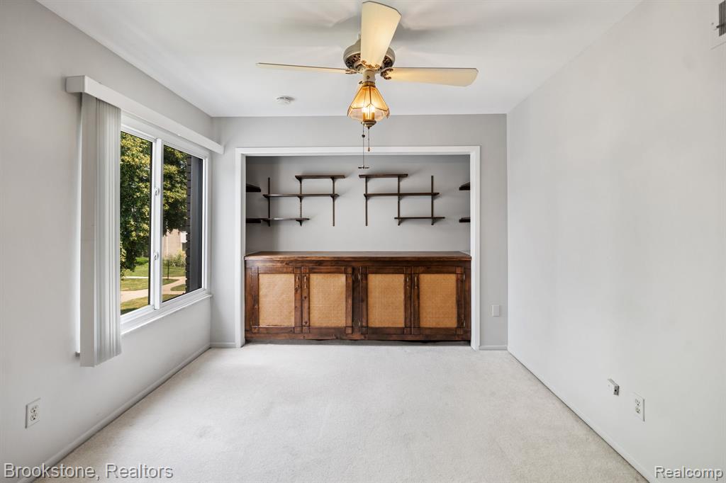 8465 KENNEDY Circle, Warren, MI 48093 — Photo 12