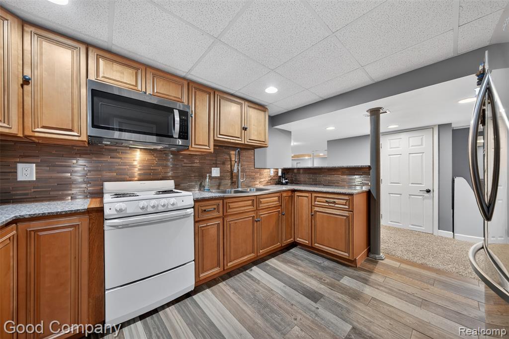 43169 Ashbury Drive, Novi, MI — Photo 42