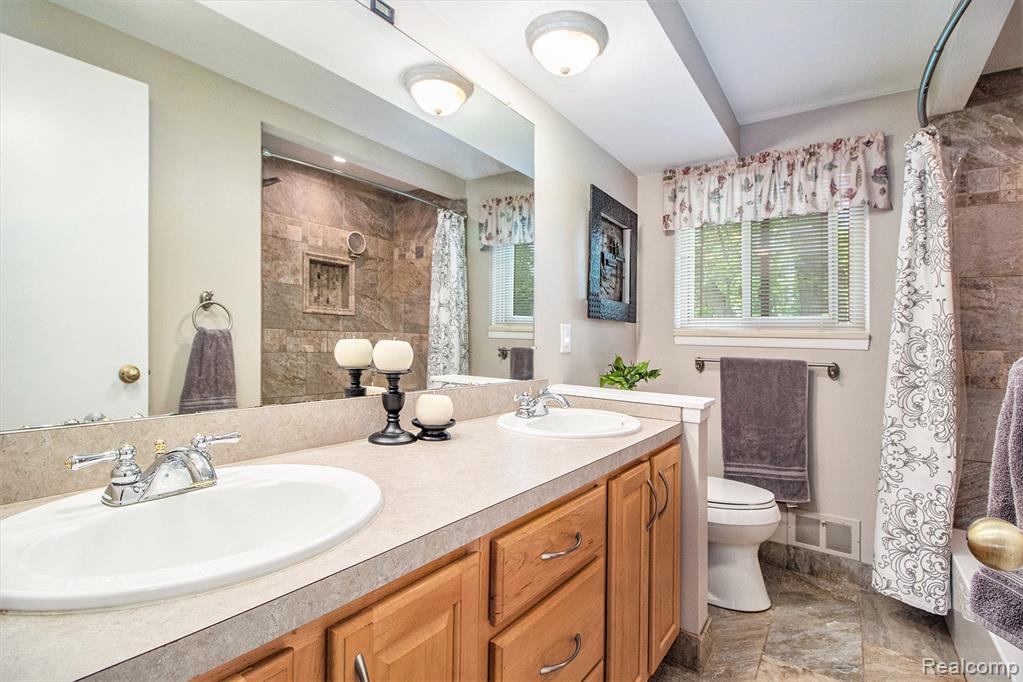 43863 Brandywyne Road, Canton, MI 48187 — Photo 28