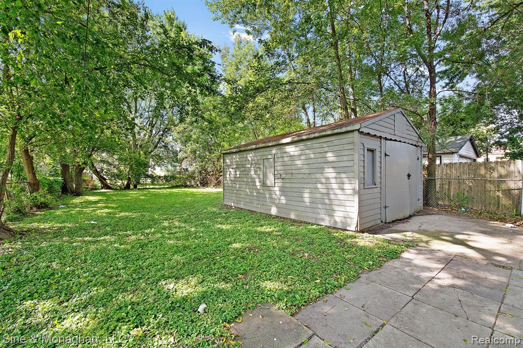 8436 CHAPP Avenue, Warren, MI 48089 — Photo 19