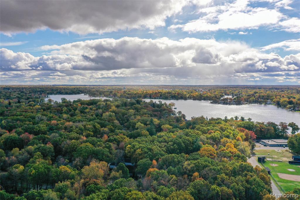5812 Pine Breeze Drive, Clarkston, MI — Photo 37