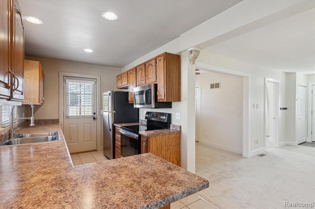 98 WATERLY Avenue, Waterford, MI 48328 — Photo 7
