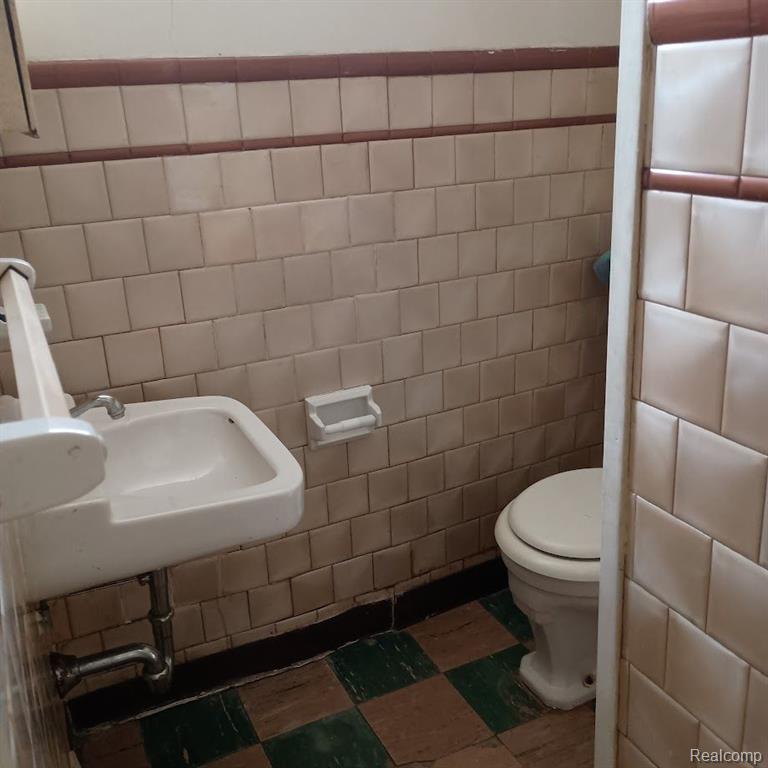 6890 MAYFAIR Street, Taylor, MI 48180 — Photo 10