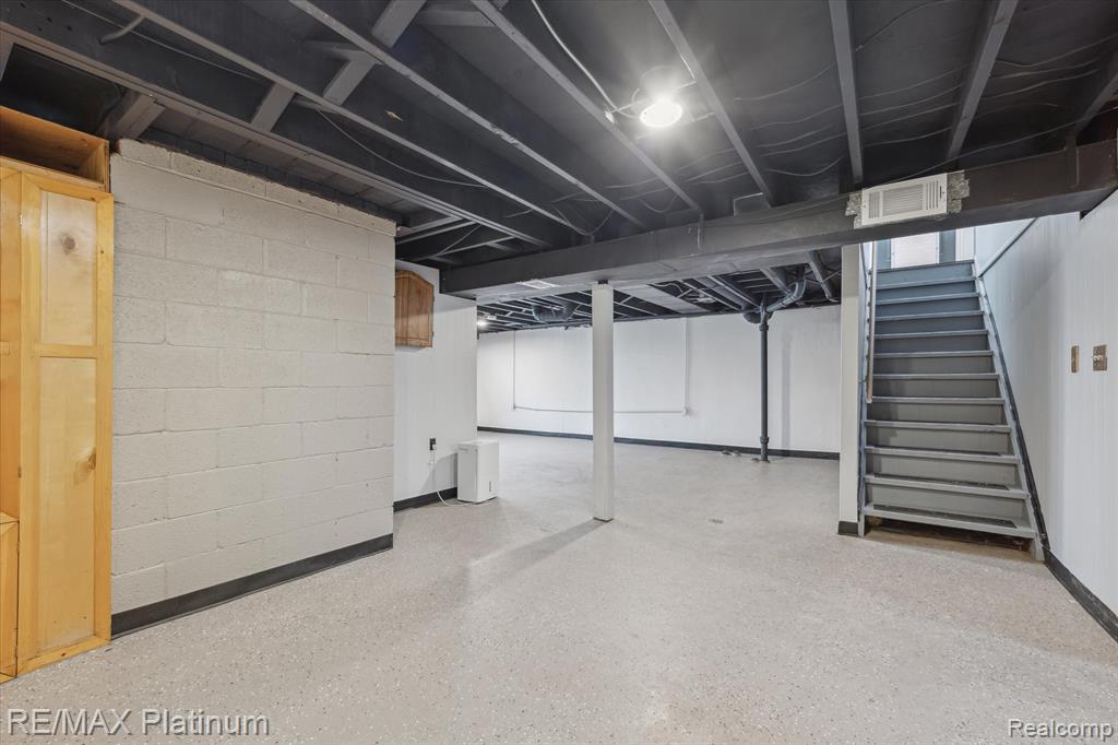 8685 Terri Drive, Westland, MI — Photo 29