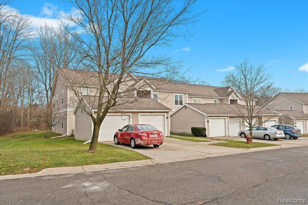 8105 AUTUMN WOODS Trail, Ypsilanti, MI 48198 — Photo 2