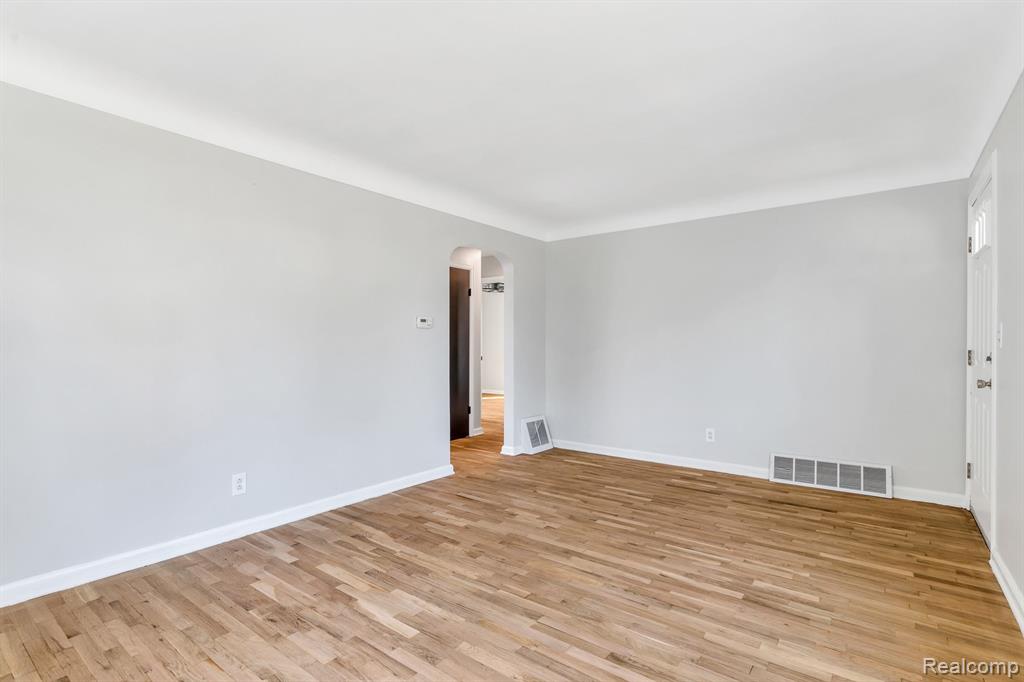 619 VERMILYA Avenue, Flint, MI 48507 — Photo 9