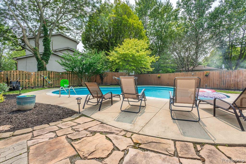 39663 WALES Street, Canton, MI 48188 — Photo 32