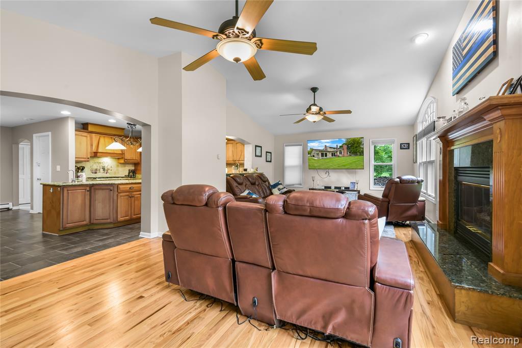 26060 Hidden Lane, Grosse Ile, MI 48138 — Photo 37