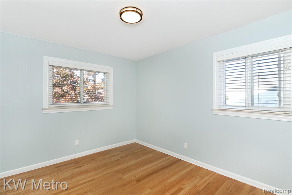 936 E Katherine Avenue, Madison Heights, MI 48071 — Photo 15