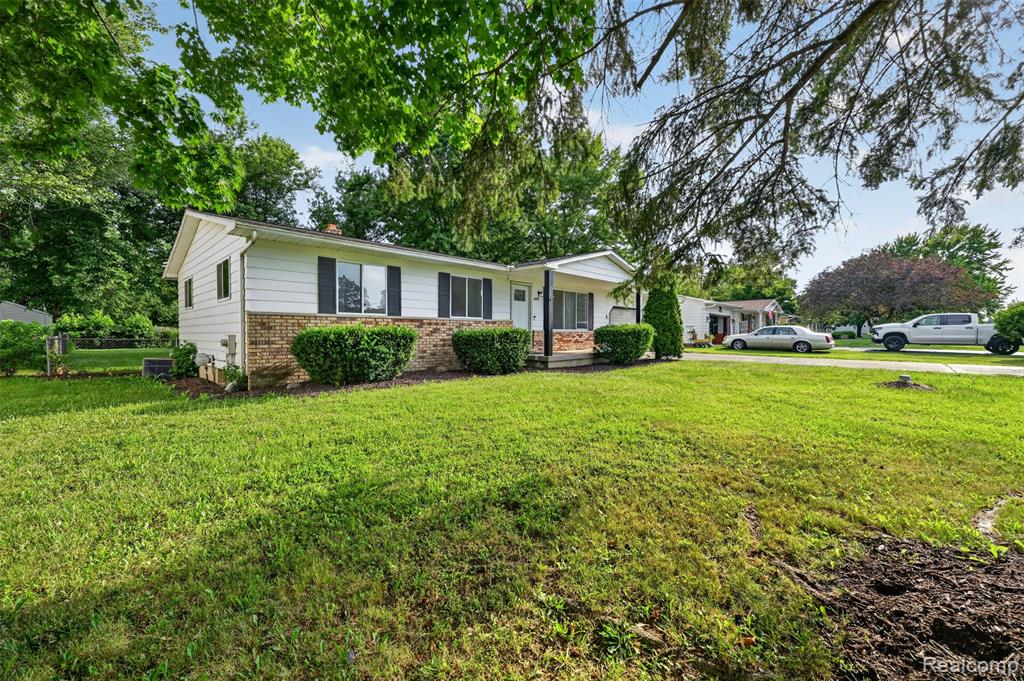 5457 Reid Road, Swartz Creek, MI 48473 — Photo 5