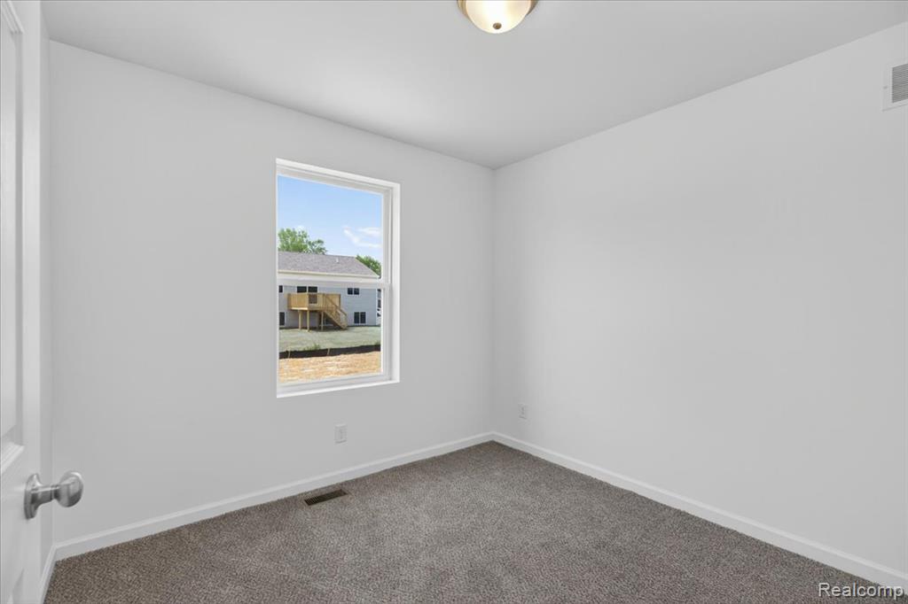 3150 Daisy Way, Burton, MI 48519 — Photo 16