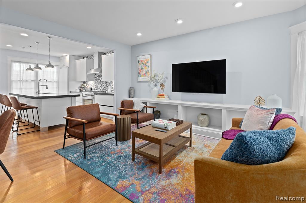 370 E Grand Boulevard - Photo 3