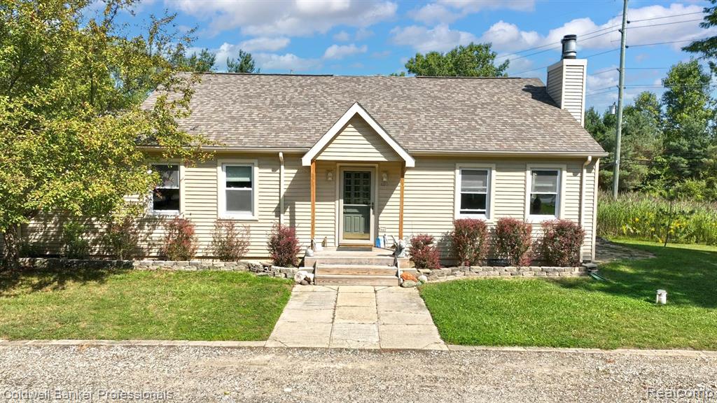 420 W Oakwood Road, Oxford, MI 48371 — front exterior