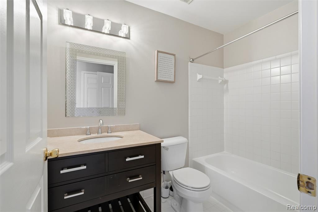 4421 Honeysuckle Drive, Sterling Heights, MI 48314 — Photo 34