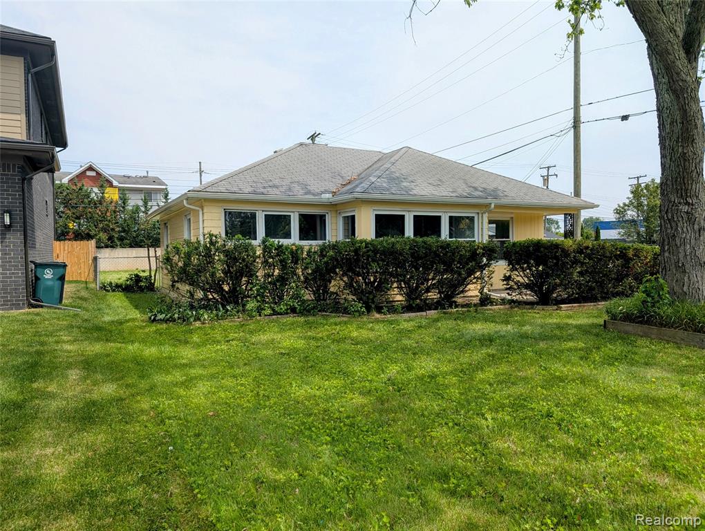4302 Mandalay Avenue, Royal Oak, MI 48073 — Photo 25