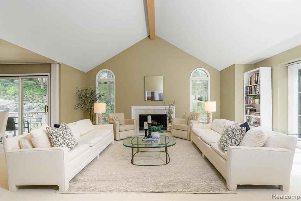 2462 HICKORY GLEN Drive, Bloomfield Hills, MI 48304 — Photo 3