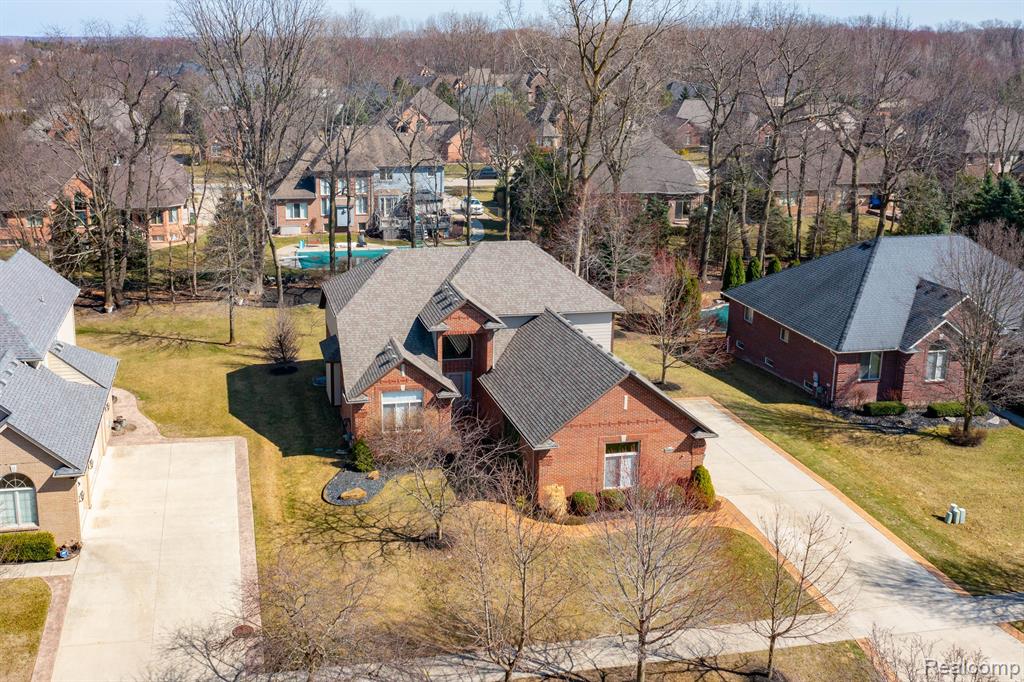 54652 White Spruce Lane, Shelby Twp, MI 48315 — front exterior