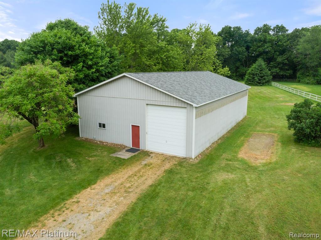 12902 Autumn Ridge Court, Milford, MI 48380 — Photo 4