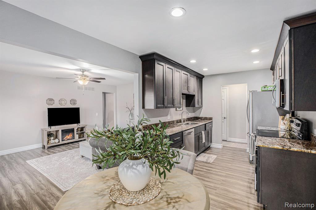 42743 Sheldon Place, 119, Clinton Twp, MI 48038 — Photo 9