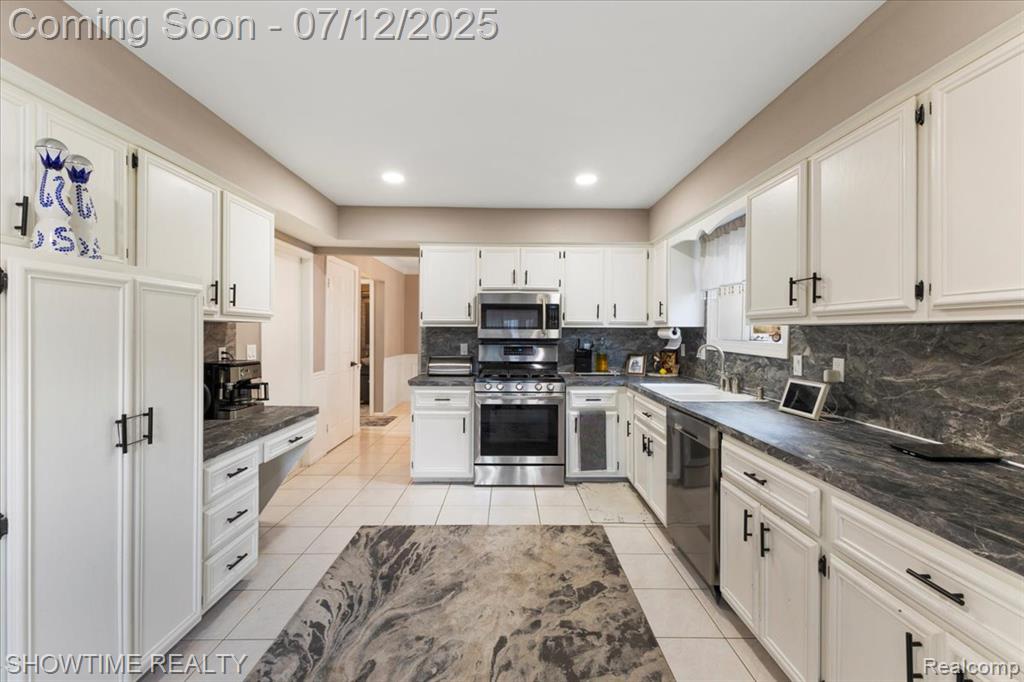 41741 Lore Court, Clinton Twp, MI 48038 — Photo 20