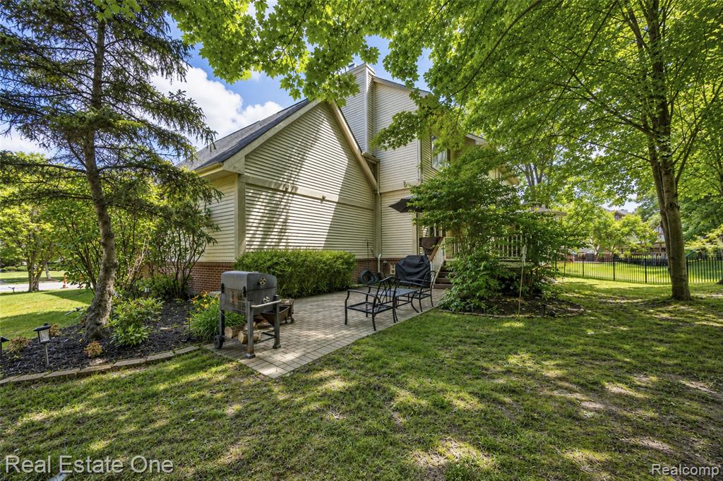 3481 Castlewood Court, Wixom, MI — Photo 8