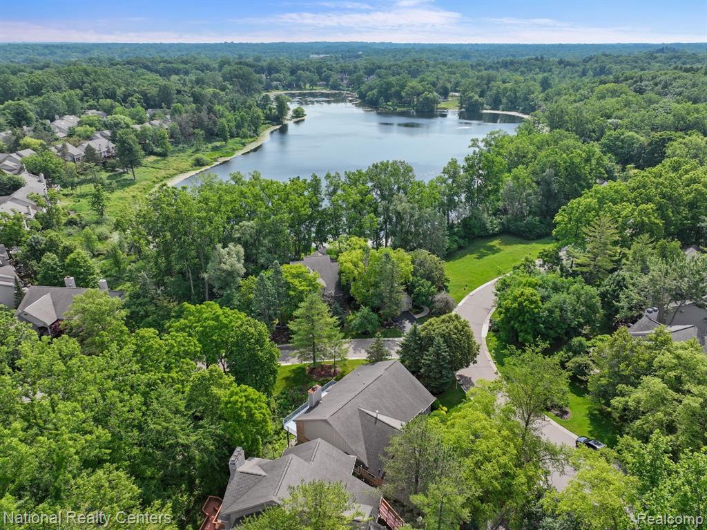 4888 WOODCLIFF HILL Road, West Bloomfield, MI 48323 — Photo 10
