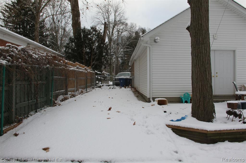 4092 Woodstock Road, Waterford, MI 48328 — Photo 16