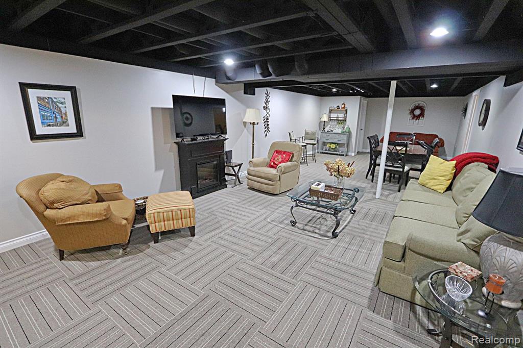 35053 KNOLLWOOD Lane, Farmington Hills, MI 48335 — Photo 46