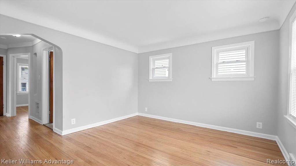 838 SAINT JOHNS Street, Wyandotte, MI 48192 — Photo 3