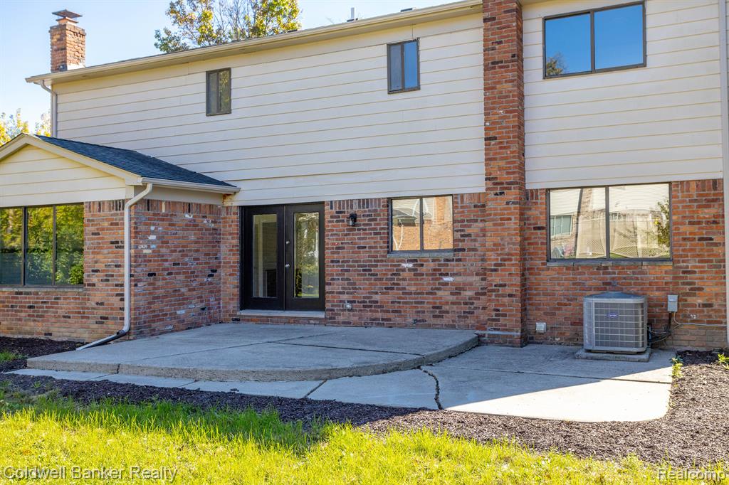 46038 SPINNING WHEEL Drive, Canton, MI 48187 — Photo 37