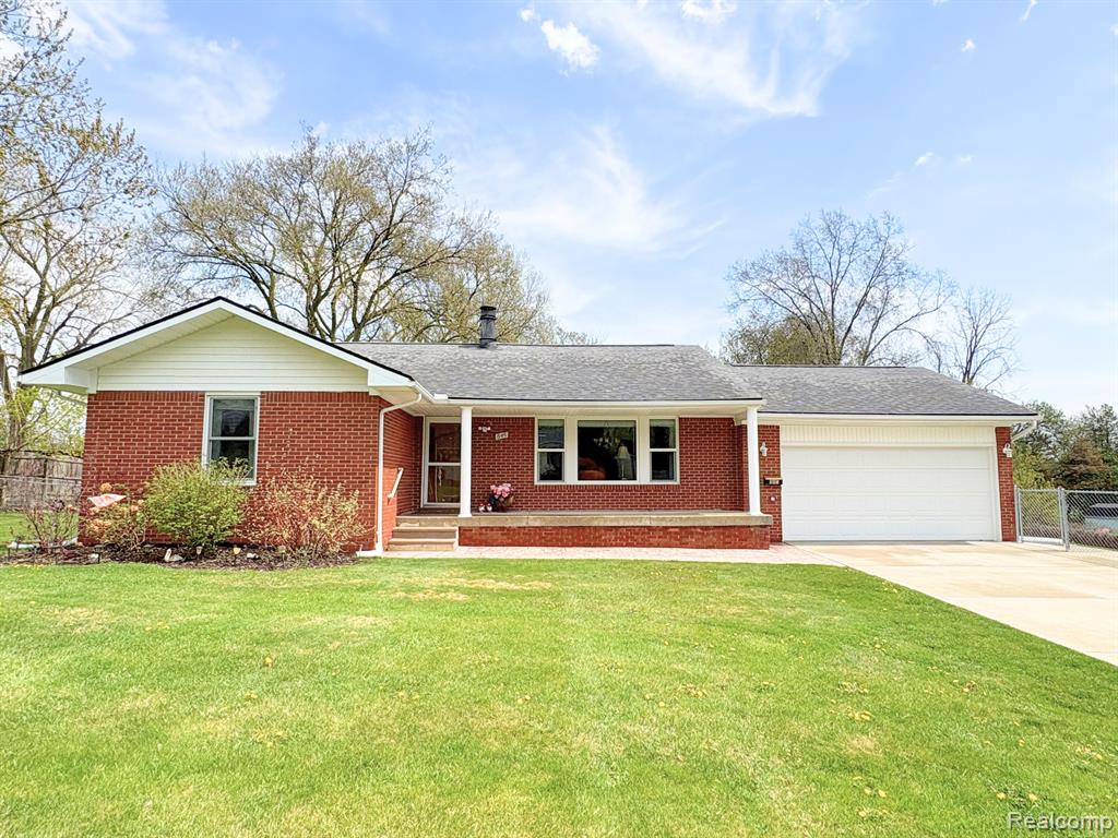 845 S 10TH Street, St. Clair, MI 48079 — front exterior