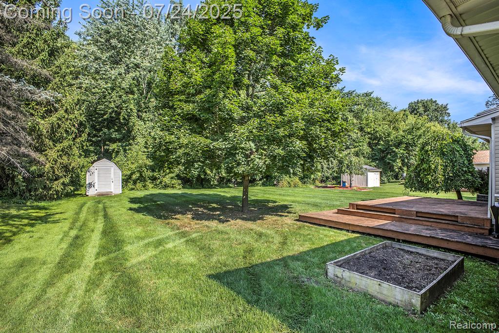 5216 Birchcrest Drive, Swartz Creek, MI 48473 — Photo 17