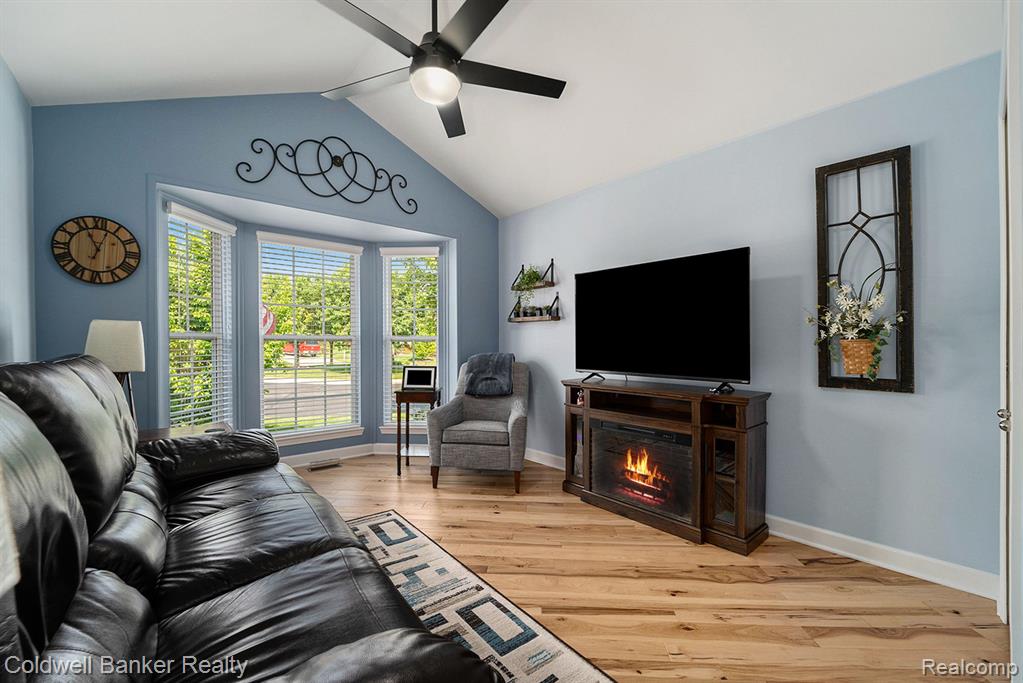 1360 Gloucester Court, Commerce Twp, MI 48390 — Photo 15