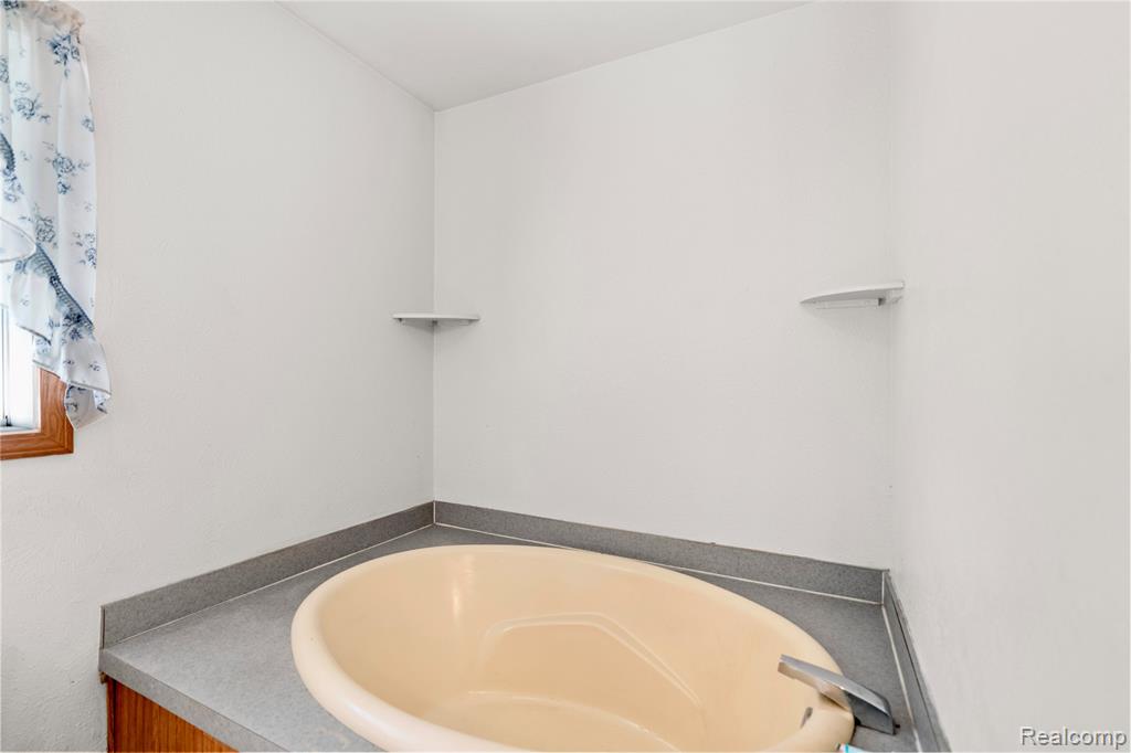 5206 Lippincott Boulevard, Burton, MI 48519 — Photo 22