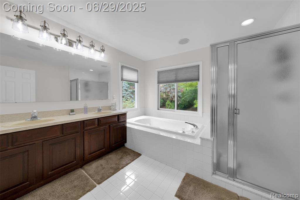 4240 Blue Heron Drive, Auburn Hills, MI 48326 — Photo 27