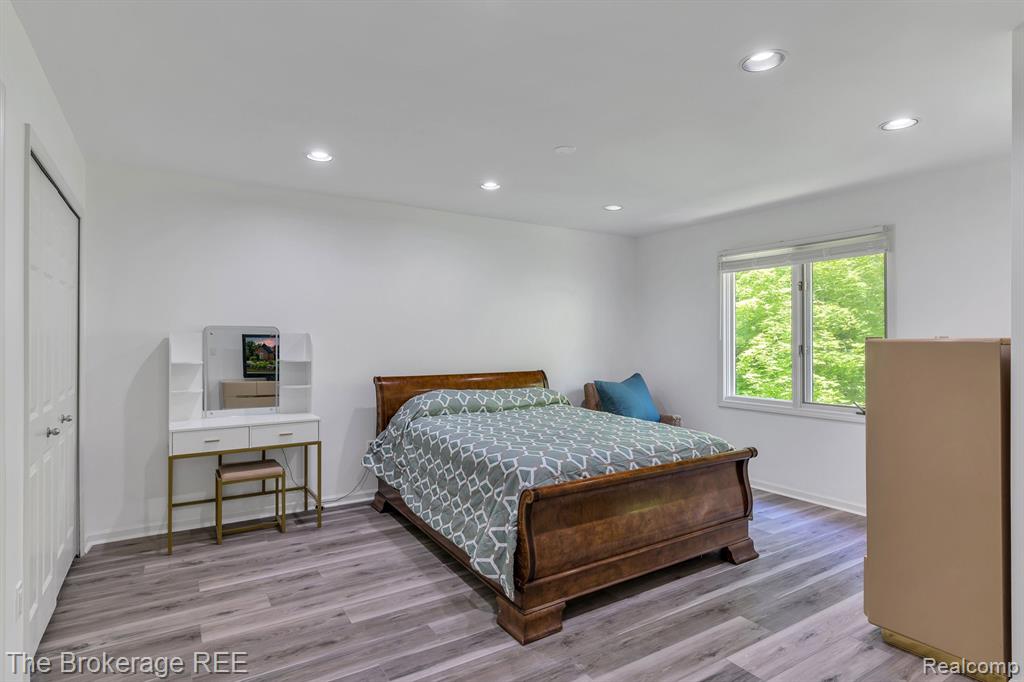 6995 HAWK WOODS Court, West Bloomfield, MI — Photo 38