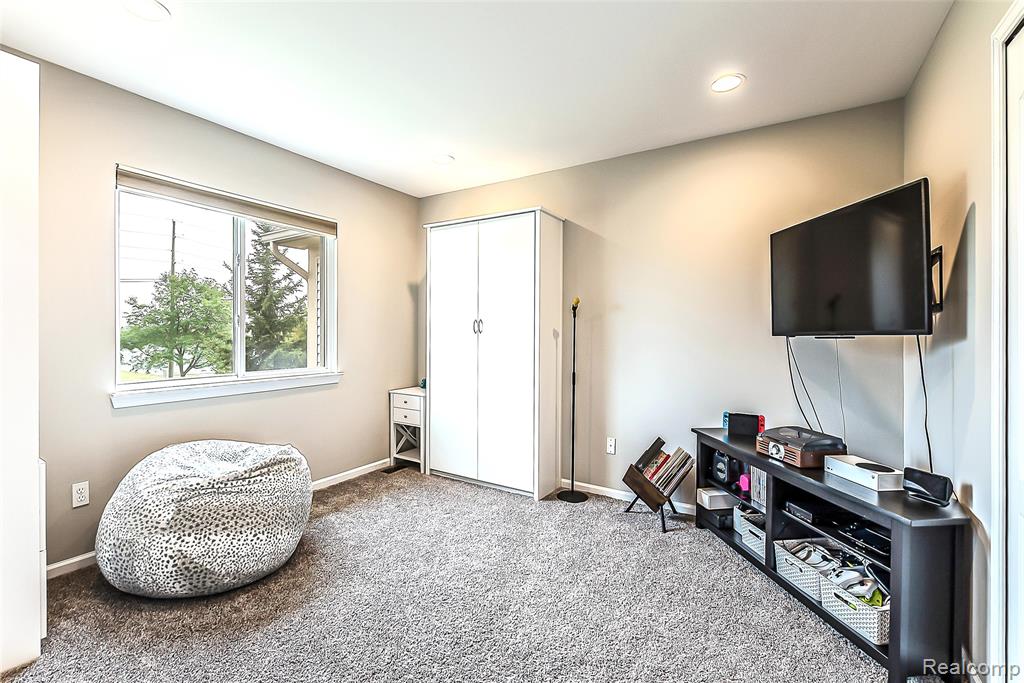 1010 Paddock Drive, South Lyon, MI 48178 — Photo 14