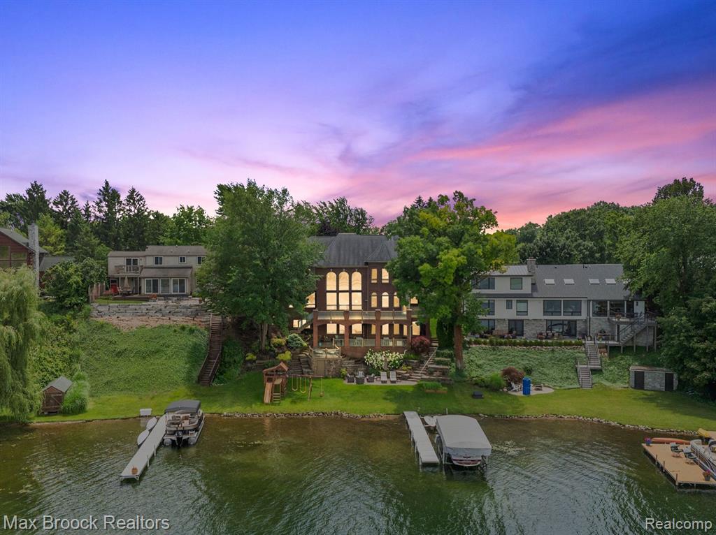 6340 Lakeshore Street, West Bloomfield, MI 48323 — front exterior