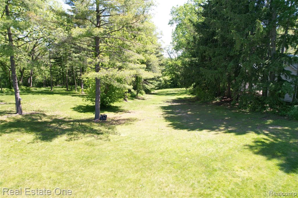 1325 S Hospital Road, Waterford, MI 48327 — Photo 46