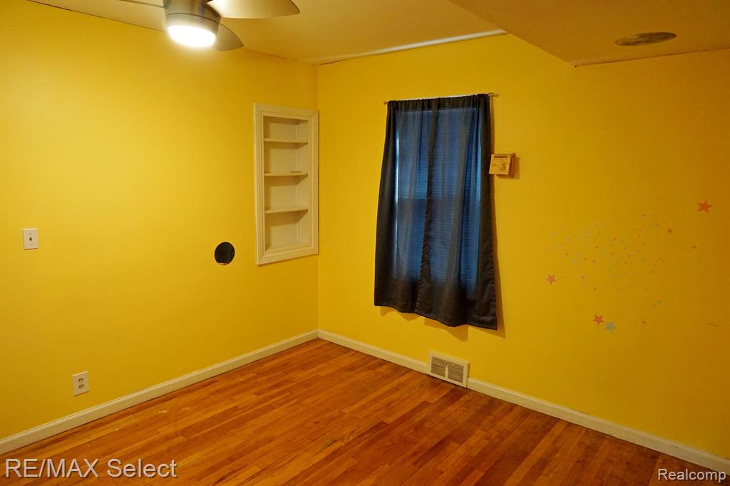 570 SHOREVIEW Drive, Waterford, MI 48328 — Photo 28