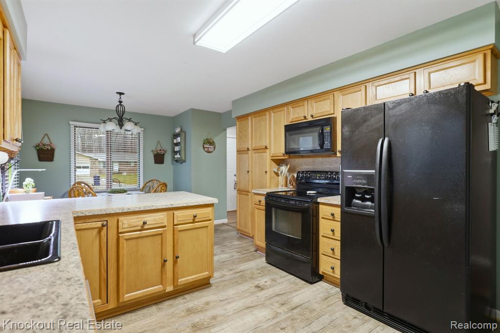 4256 Emerald Drive, Bridgeport, MI 48722 — Photo 17