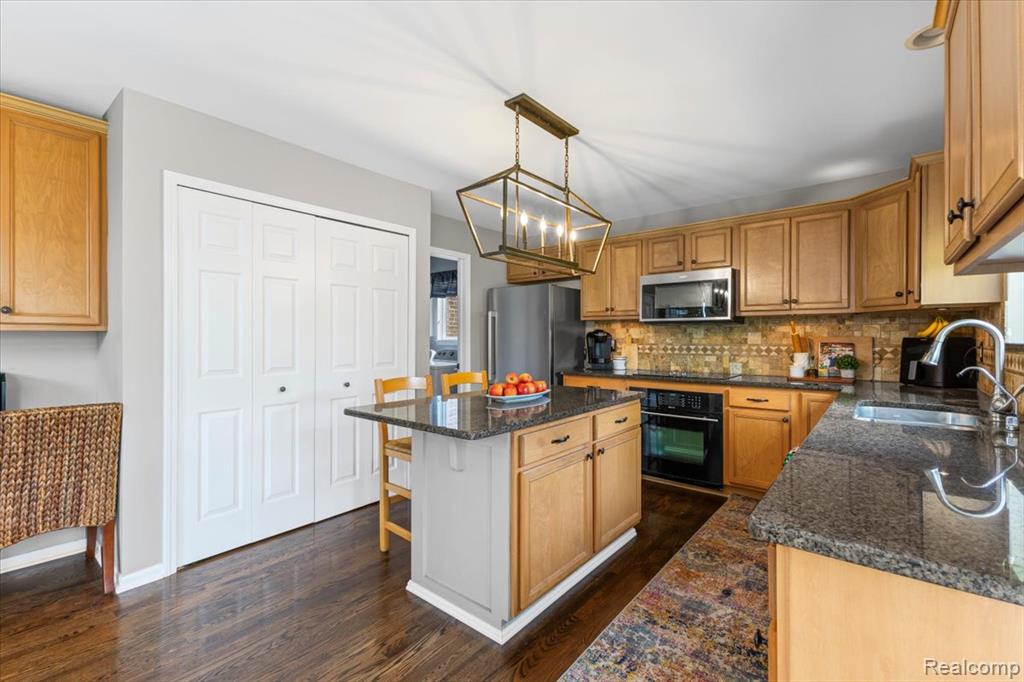 29818 Bradford Drive, New Hudson, MI 48165 — Photo 13